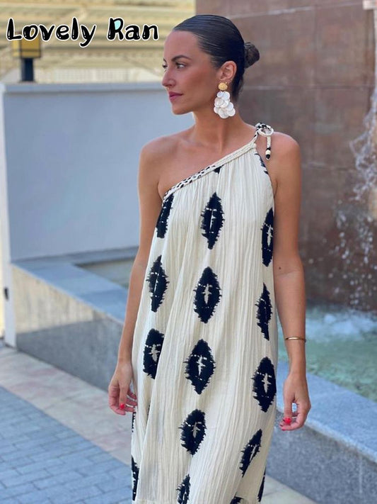 Gracefully Styled Dress for Any Occasion