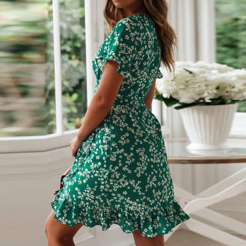 Effortlessly Elegant Dress with a Timeless Design