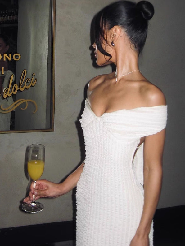 Well Tailored Dress with a Graceful Silhouette