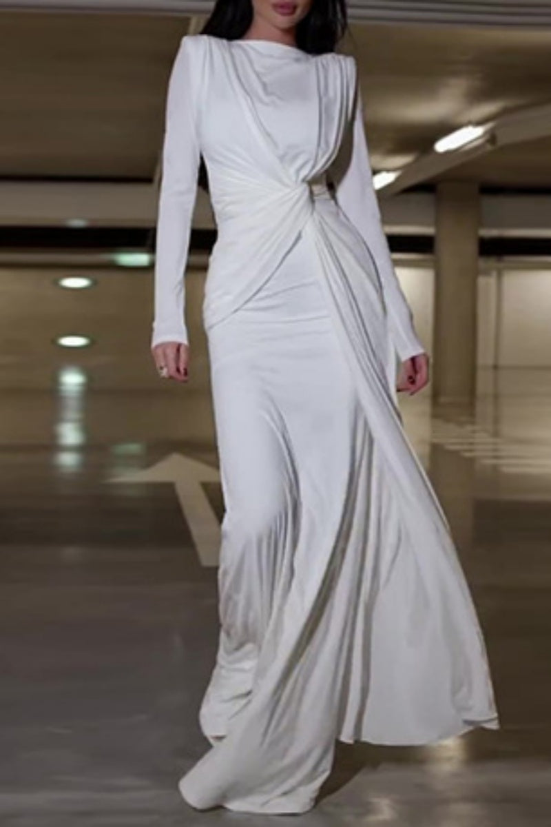 Well Tailored Dress with a Graceful Silhouette