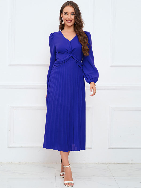 Well Tailored Dress with a Graceful Silhouette
