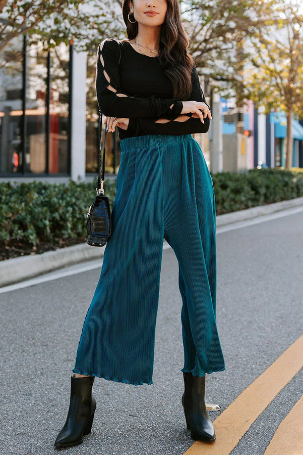 Effortlessly Elegant Pants with a Timeless Design