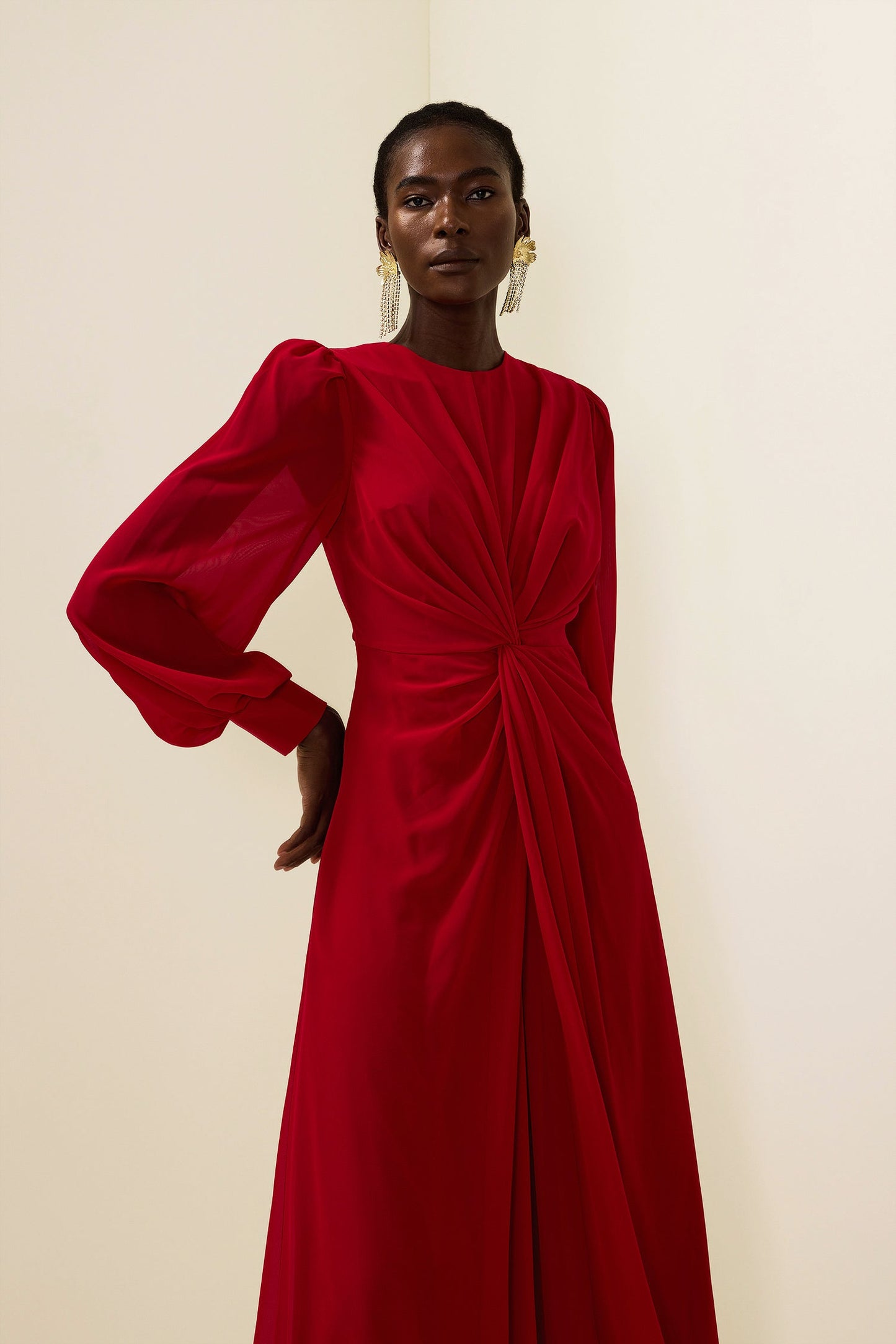 Effortlessly Elegant Dress with a Timeless Design