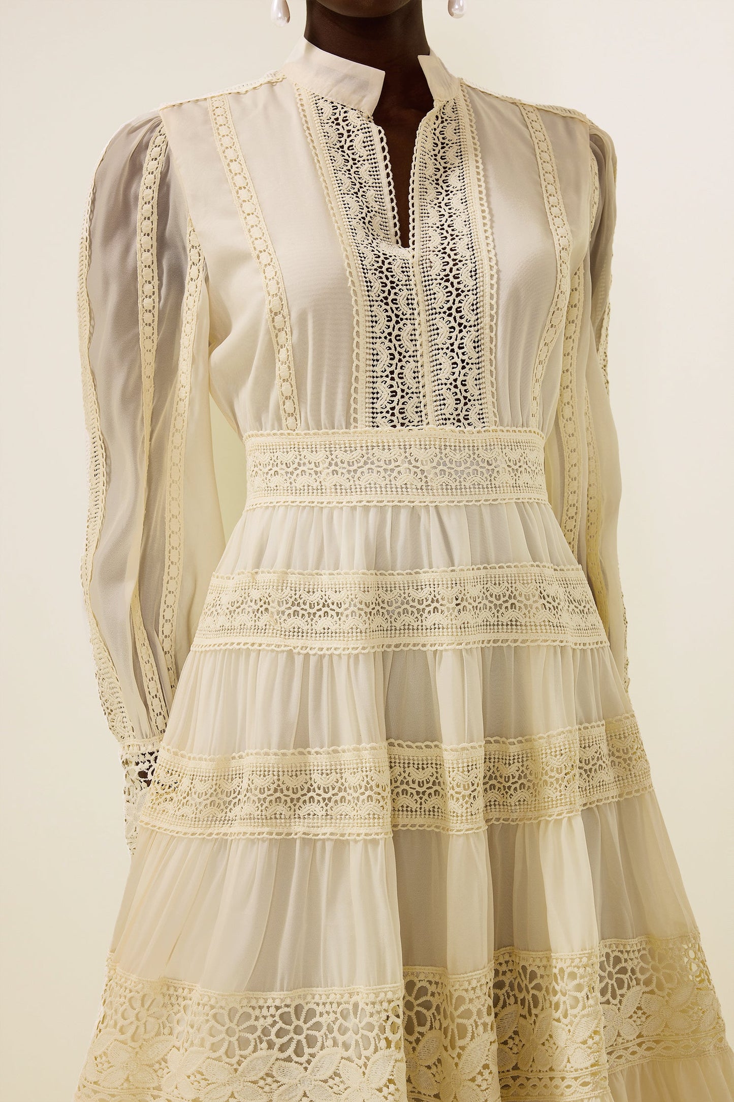 Well Tailored Dress with a Graceful Silhouette