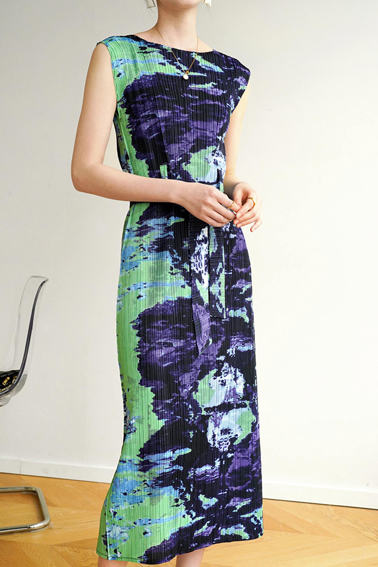 Classic Vintage Dress with a Flattering Fit
