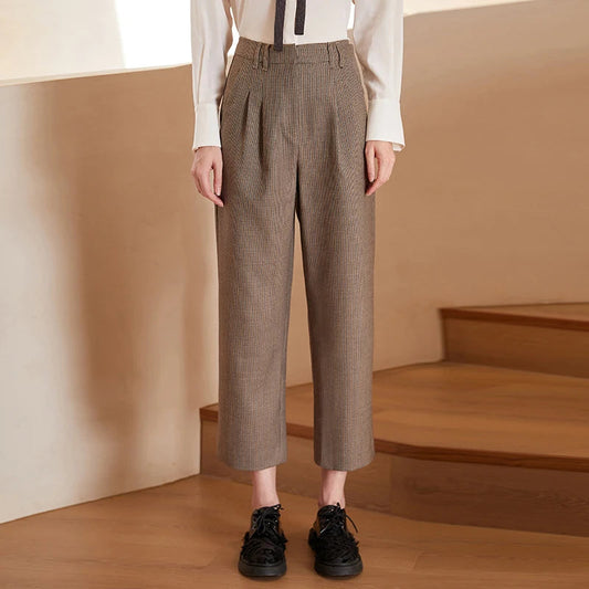 Classic Vintage Pants with a Flattering Fit