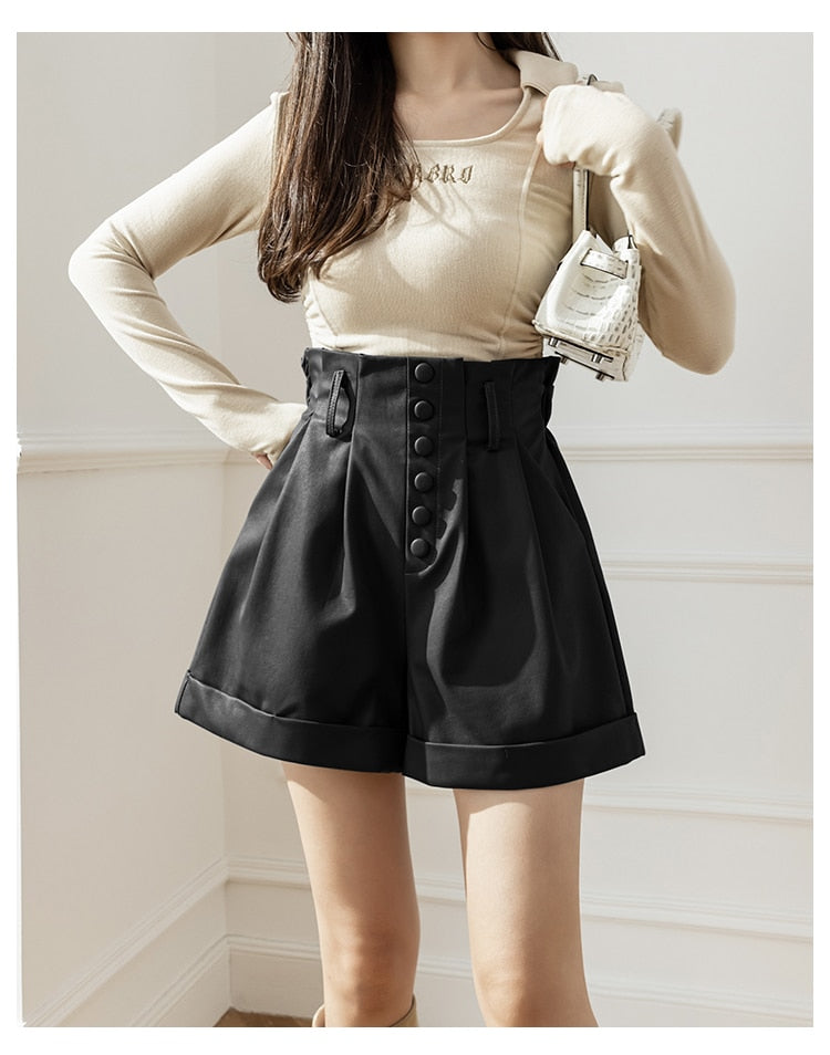 Well Tailored Pants with a Graceful Silhouette