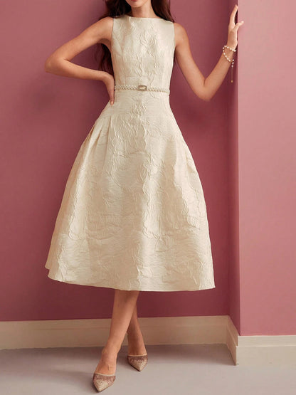 Beautifully Crafted Dress in a Classic Style