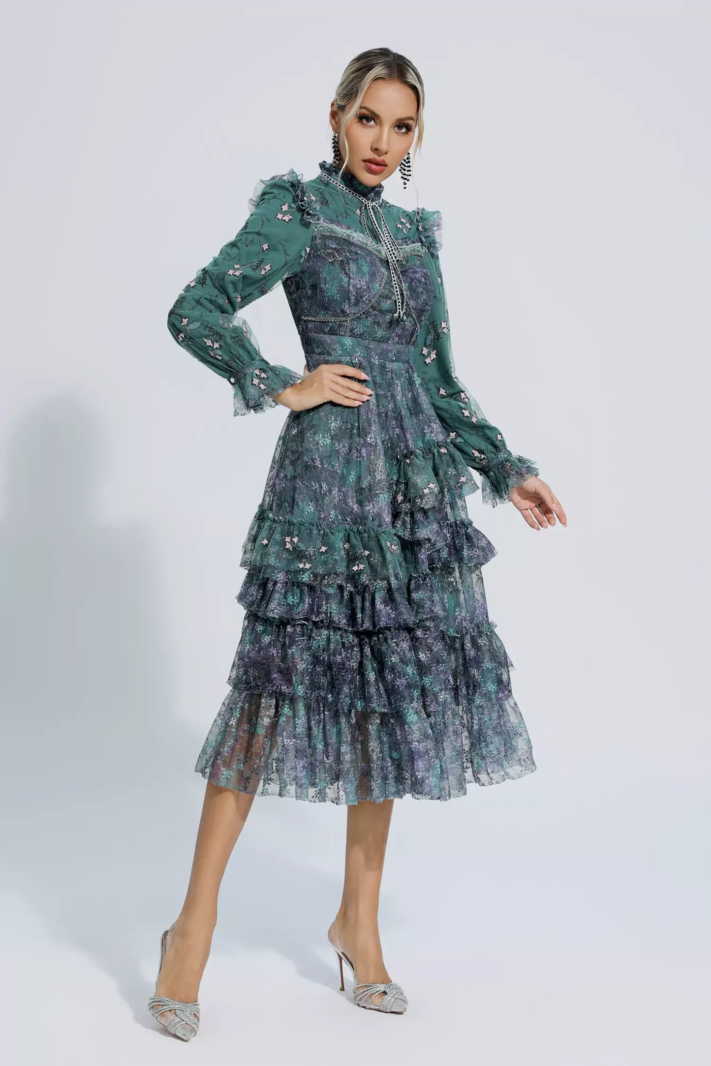 Beautifully Finished Dress in a Timeless Design