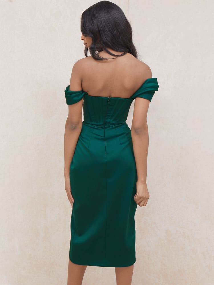 Classic Vintage Dress with a Flattering Fit