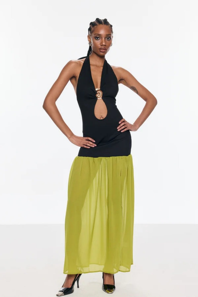 Beautifully Crafted Dress in a Classic Style