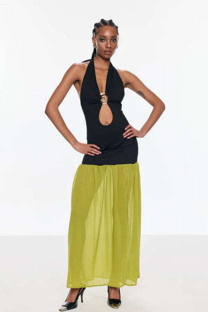 Beautifully Crafted Dress in a Classic Style