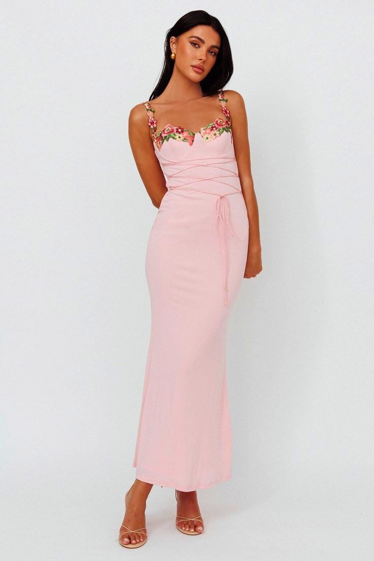 Beautifully Finished Dress in a Timeless Design