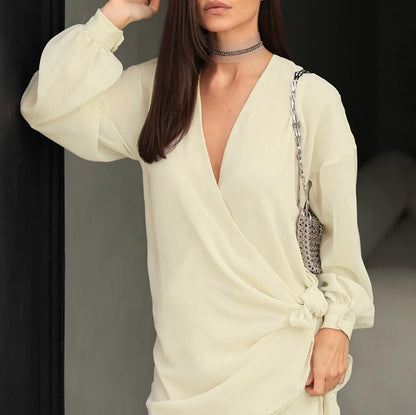 Beautifully Finished Dress in a Timeless Design