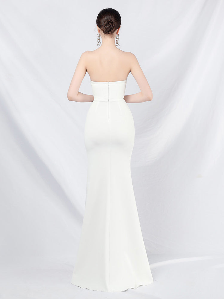 Well Tailored Dress with a Graceful Silhouette