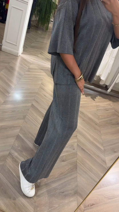 Effortlessly Elegant Garment with a Timeless Design