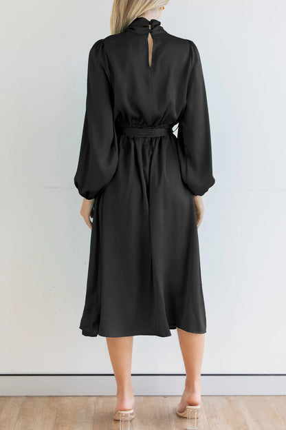 Well Tailored Dress with a Graceful Silhouette