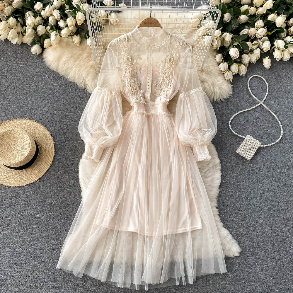 Well Tailored Dress with a Graceful Silhouette