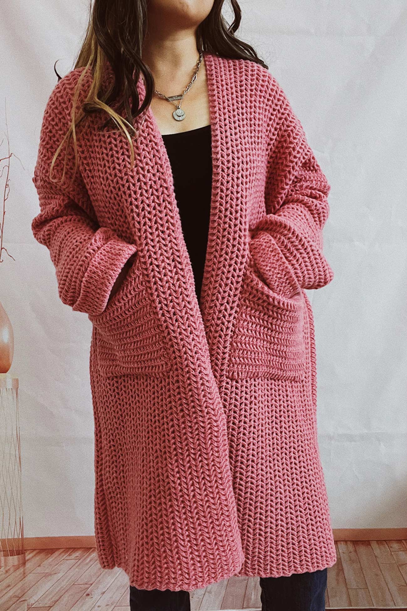 Well Tailored Cardigan with a Graceful Silhouette