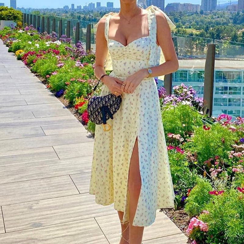 Effortlessly Elegant Dress with a Timeless Design