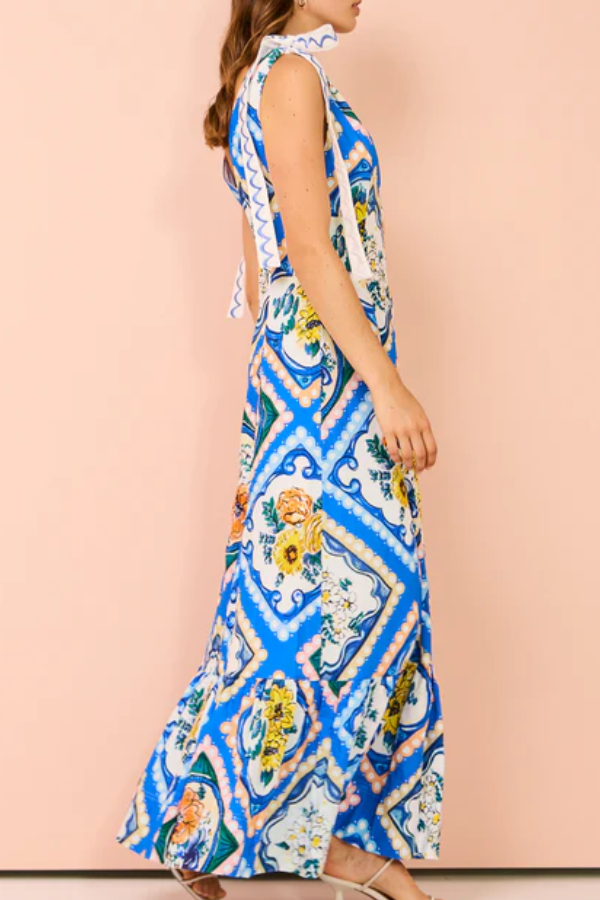 Beautifully Finished Dress in a Timeless Design