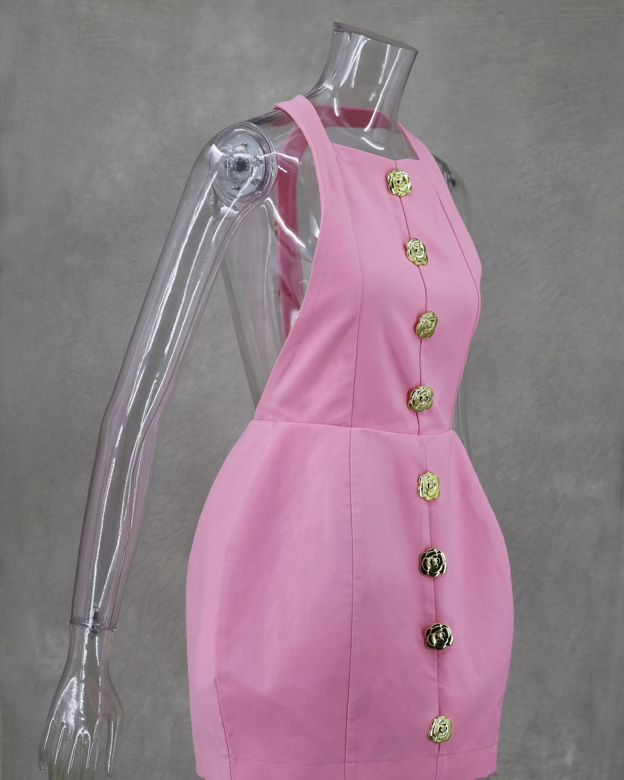 Beautifully Finished Dress in a Timeless Design