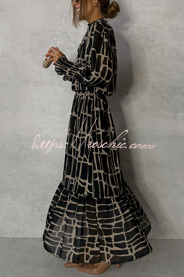 Beautifully Finished Dress in a Timeless Design