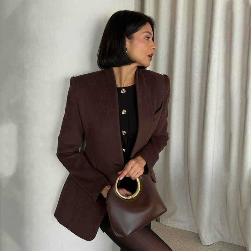 Well Tailored Coat with a Graceful Silhouette