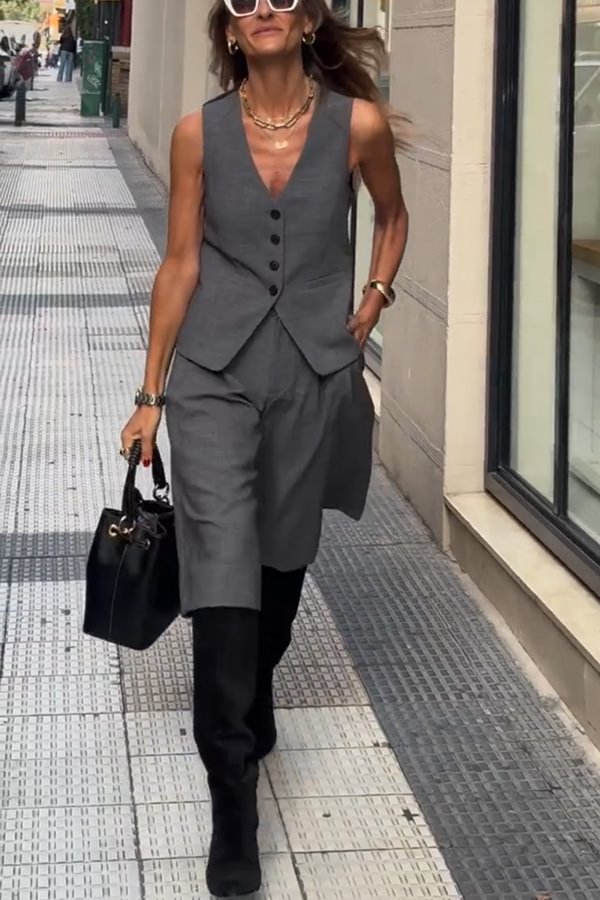 Well Tailored Pants with a Graceful Silhouette