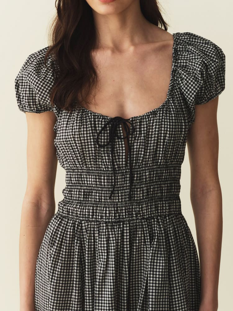 Sophisticated Dress with a Clean Classic Look