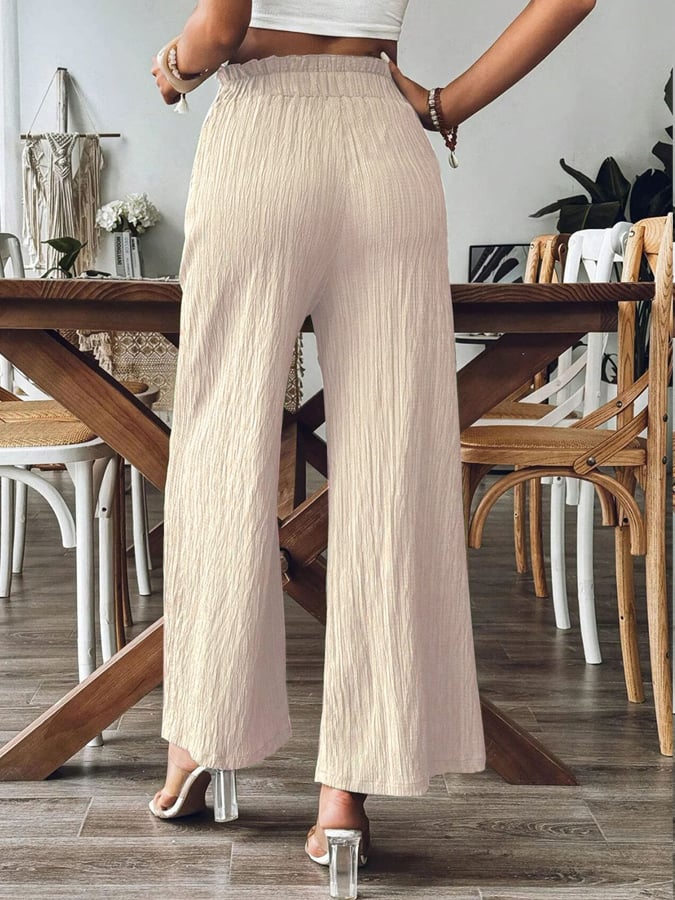 Well Tailored Trousers with a Graceful Silhouette