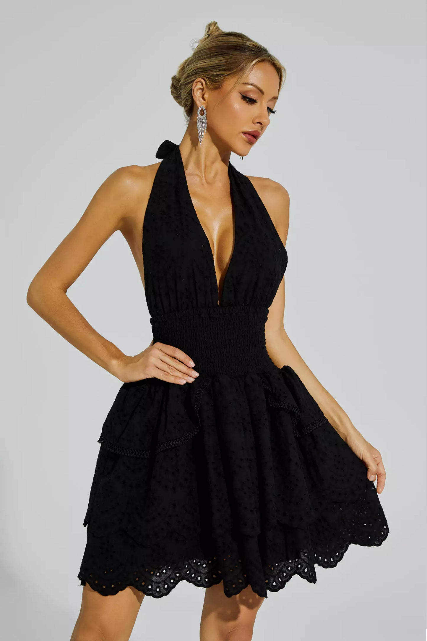Effortlessly Elegant Dress with a Timeless Design