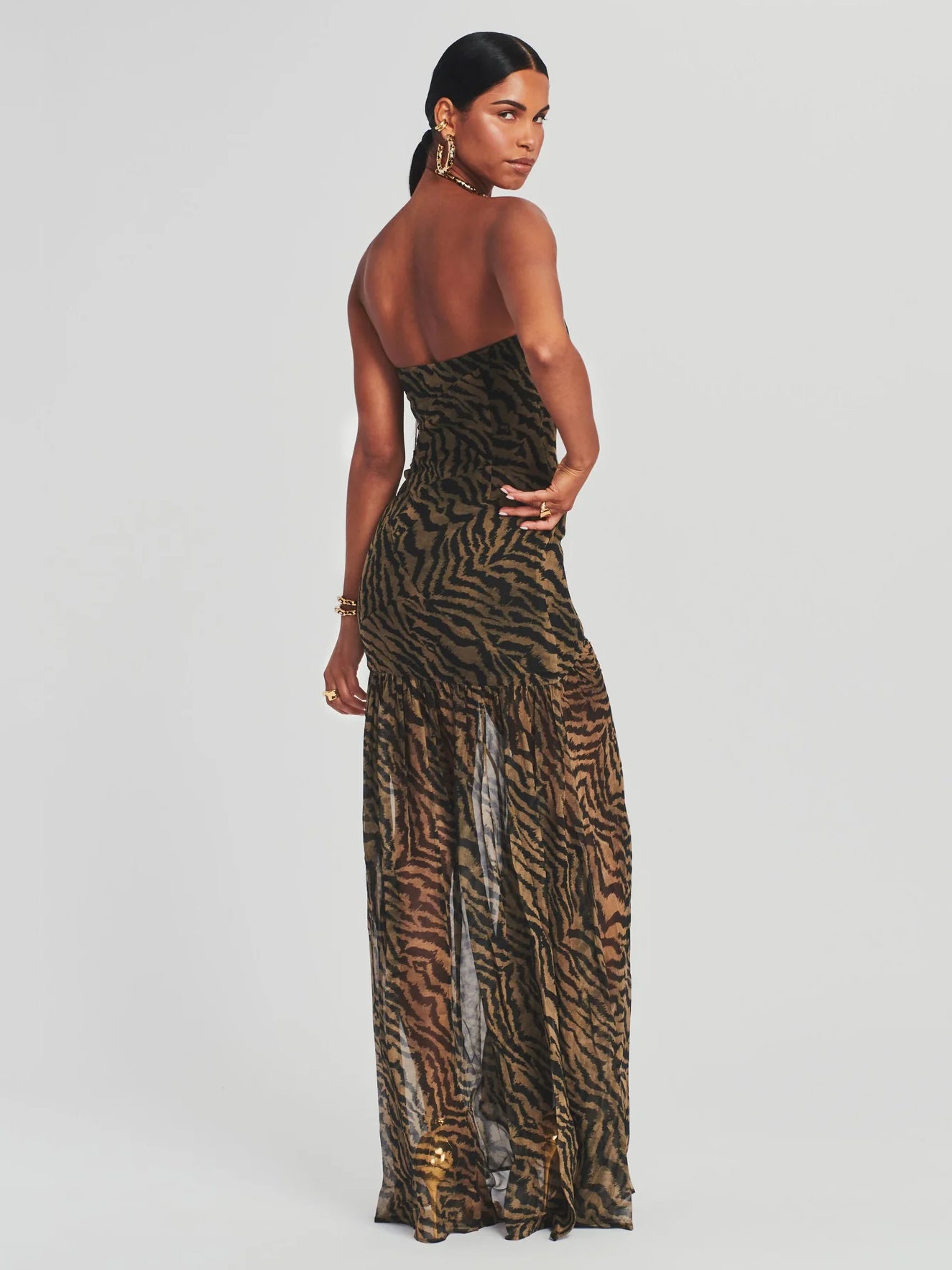 Effortlessly Elegant Dress with a Timeless Design