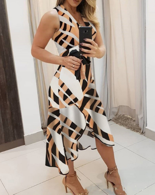 Well Tailored Dress with a Graceful Silhouette