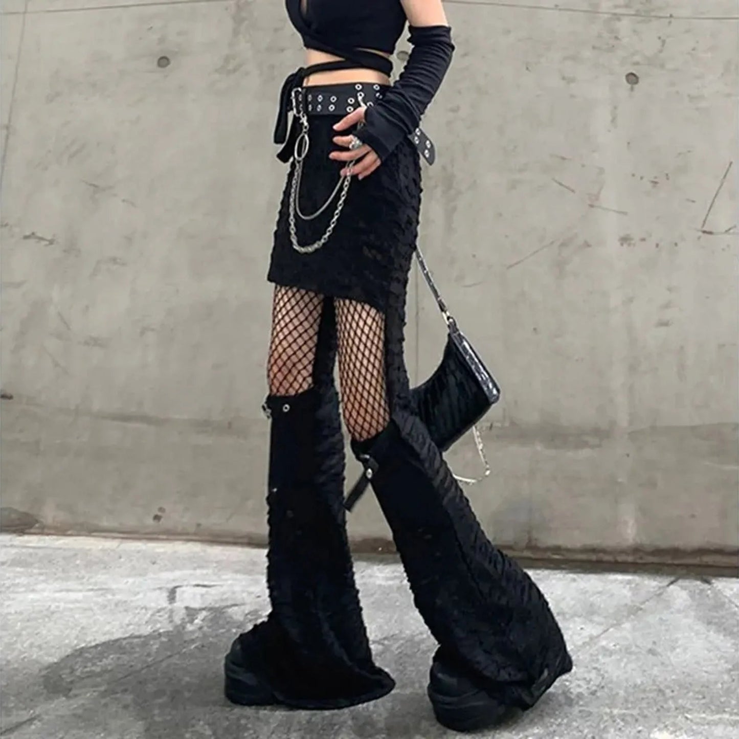 Effortlessly Elegant Pants with a Timeless Design
