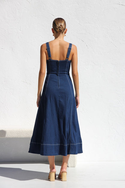 Effortlessly Elegant Dress with a Timeless Design