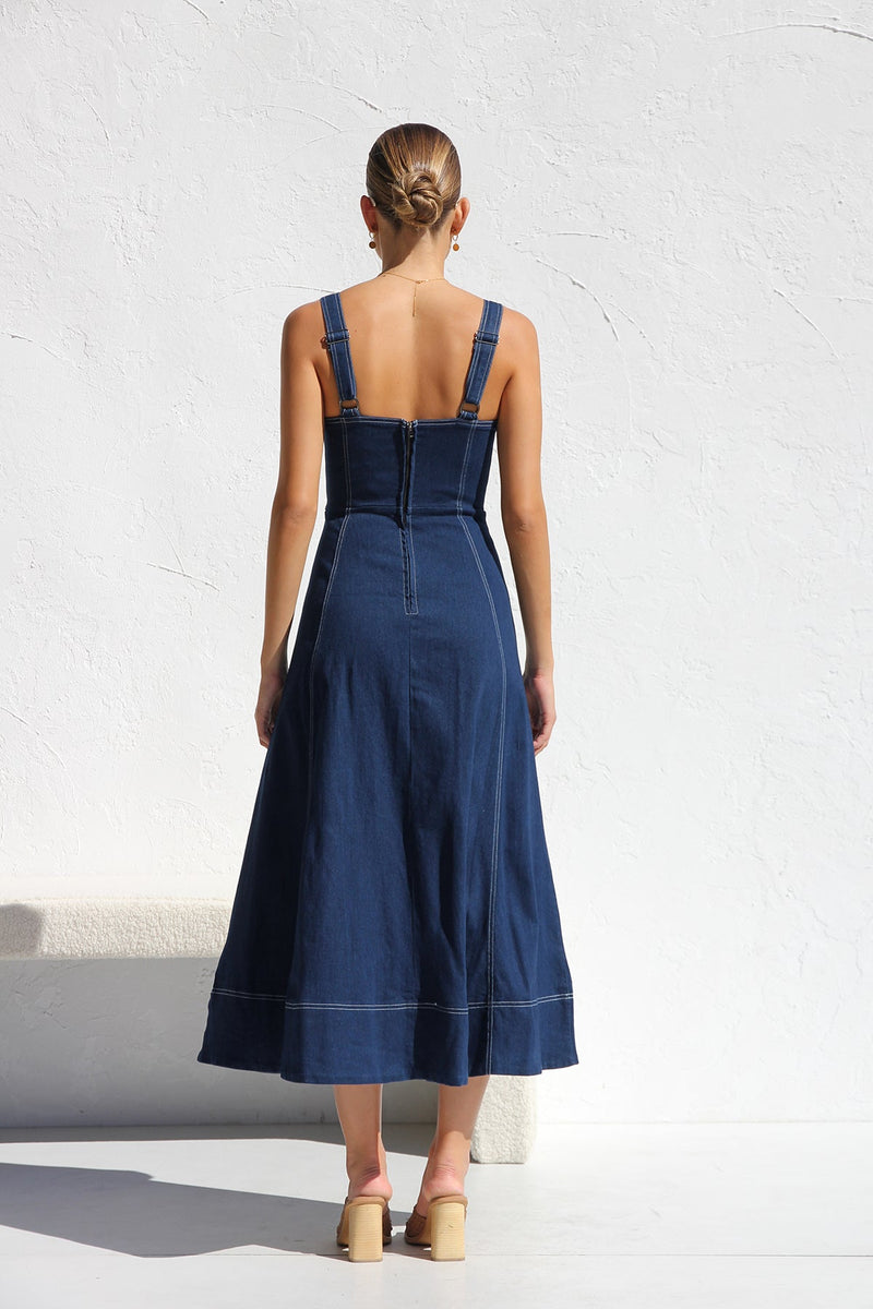 Effortlessly Elegant Dress with a Timeless Design