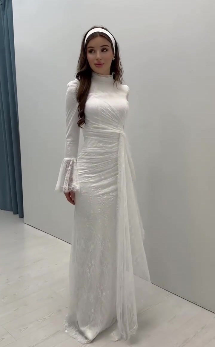 Beautifully Finished Dress in a Timeless Design