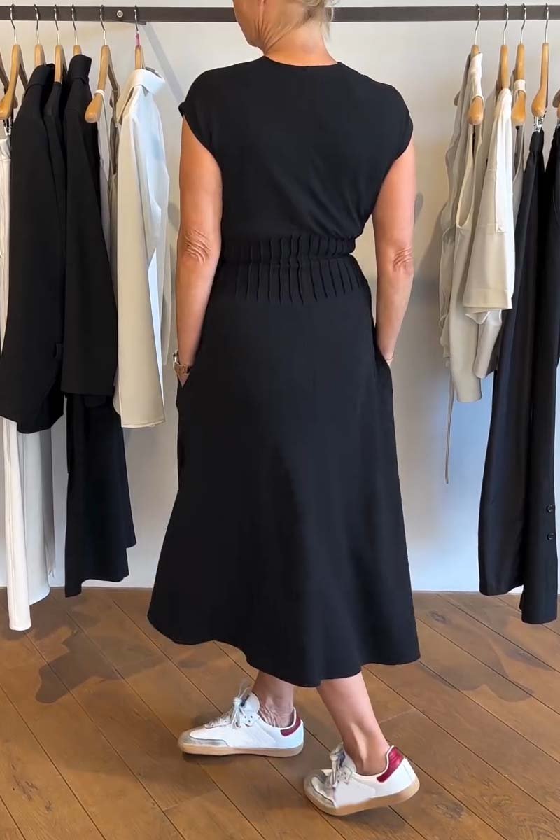 Polished Dress with an Effortless Classic Look
