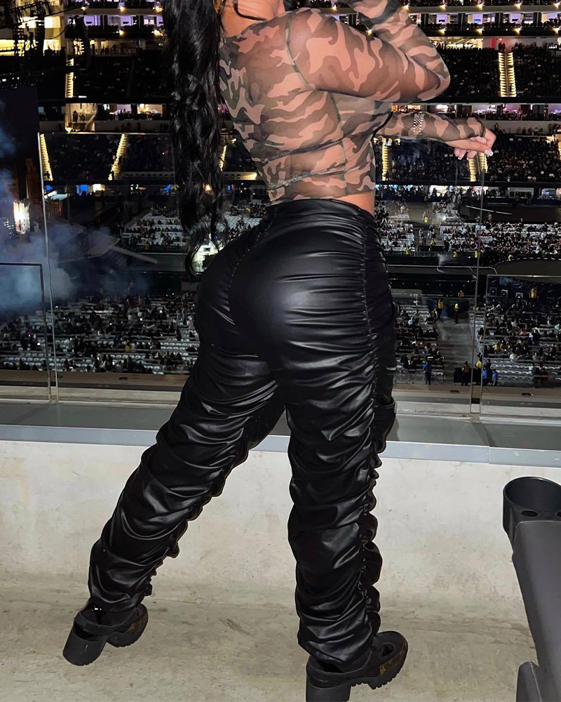 Well Tailored Pants with a Graceful Silhouette