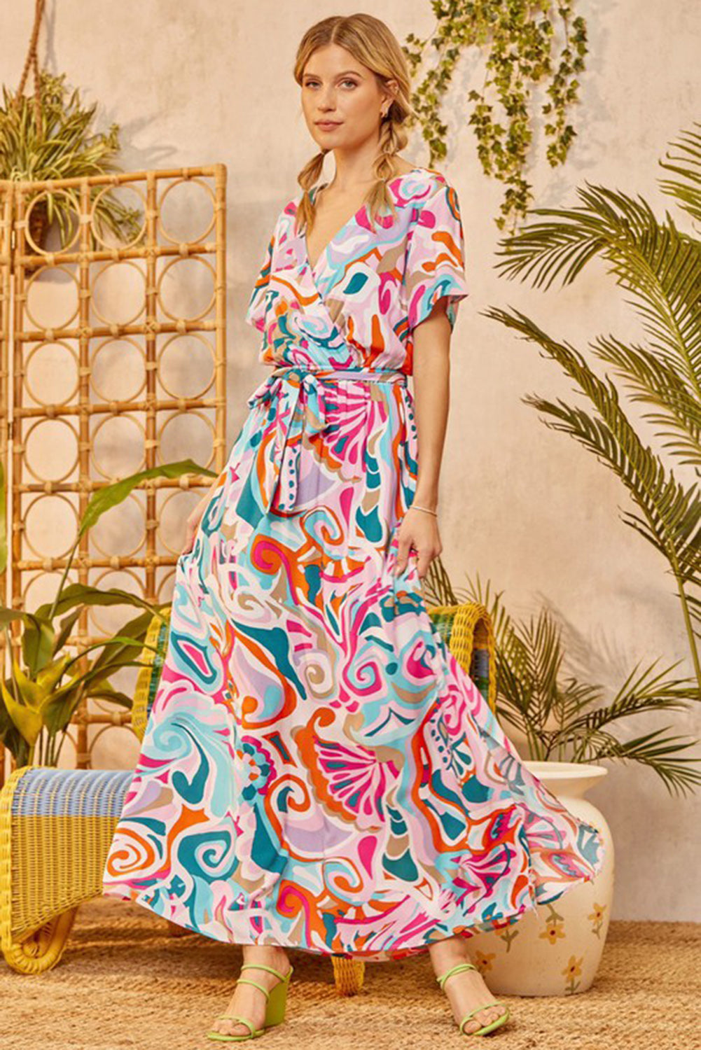 Beautifully Finished Dress in a Timeless Design