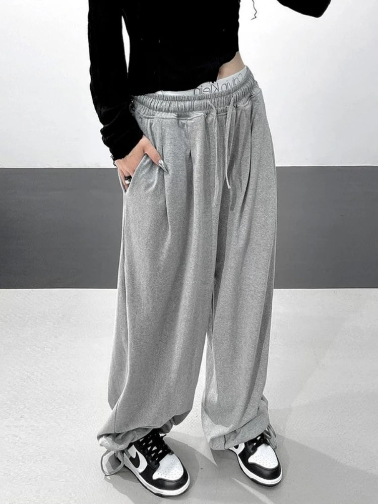 Effortlessly Elegant Pants with a Timeless Design