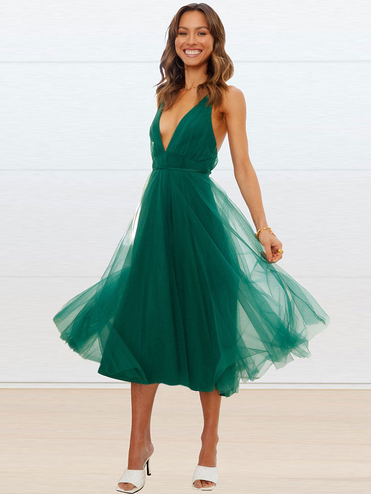 Beautifully Finished Dress in a Timeless Design