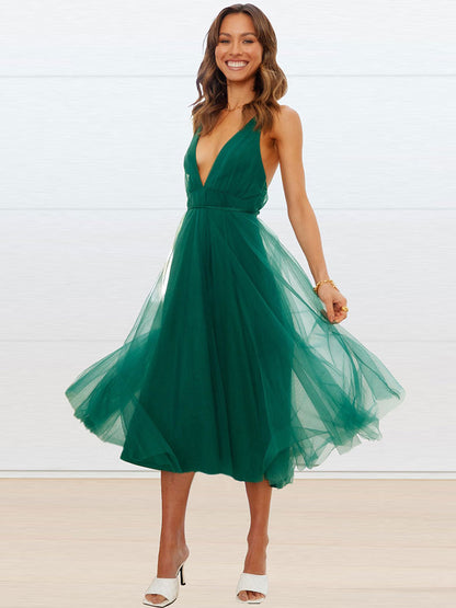 Beautifully Finished Dress in a Timeless Design