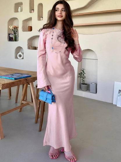 Well Tailored Dress with a Graceful Silhouette