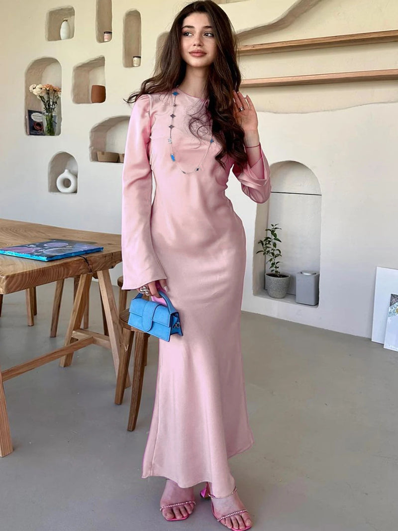Well Tailored Dress with a Graceful Silhouette