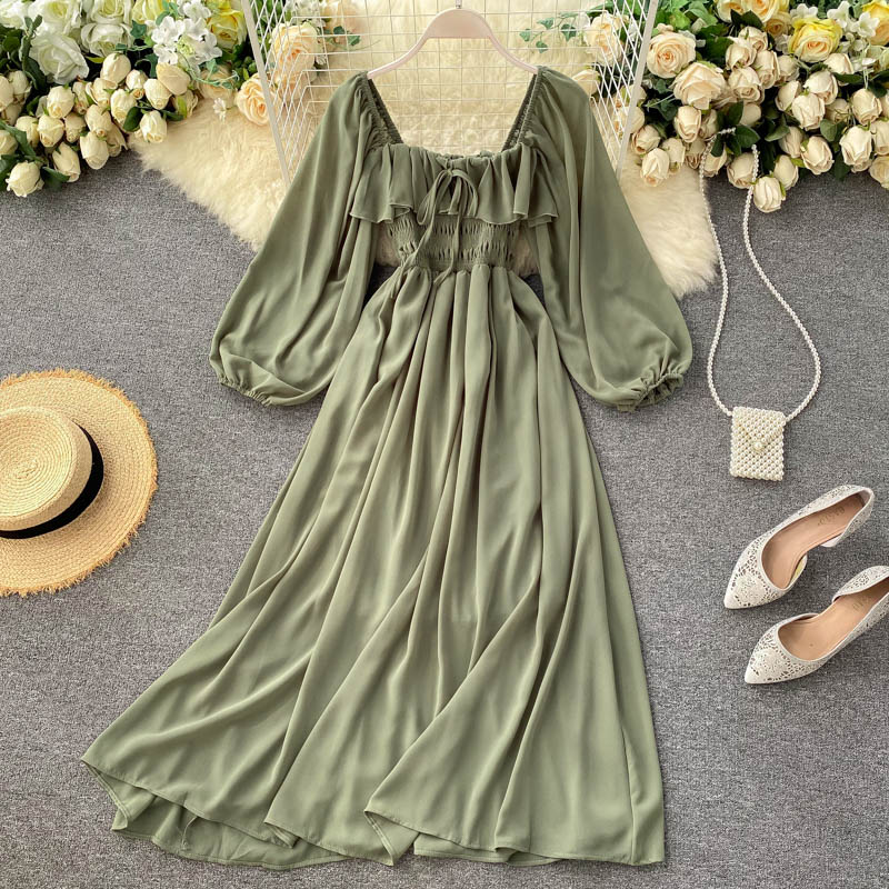 Beautifully Finished Dress in a Timeless Design