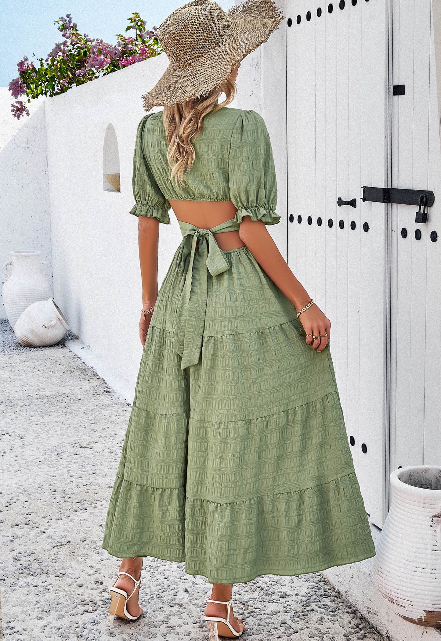 Beautifully Finished Dress in a Timeless Design