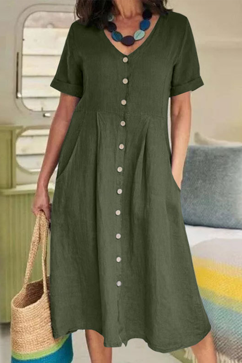 Effortlessly Elegant Dress with a Timeless Design