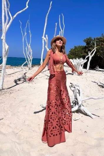 Effortlessly Elegant Garment with a Timeless Design